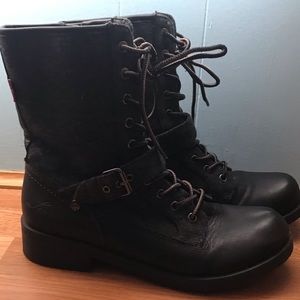 Levi’s women boots Sz 10